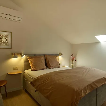 Apartment Lit-loo