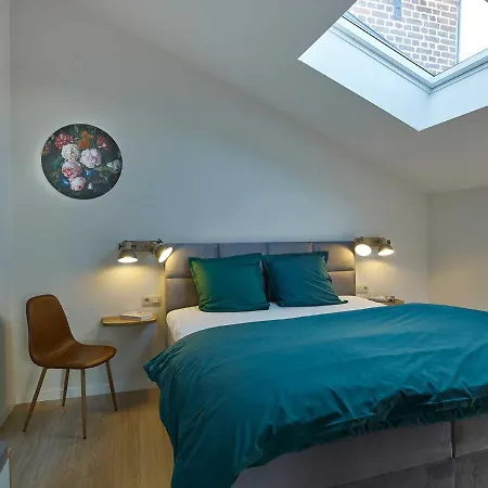 Lit-loo Apartment